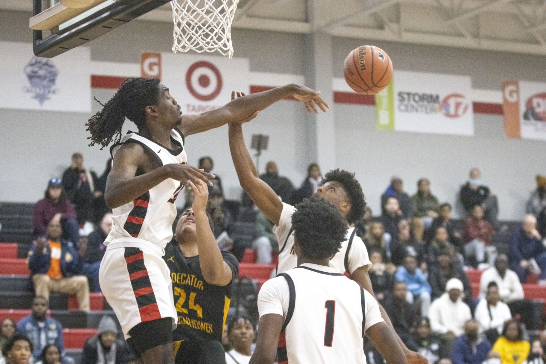 112322-dec-spt-eisenhower-basketball-gallery_11.JPG